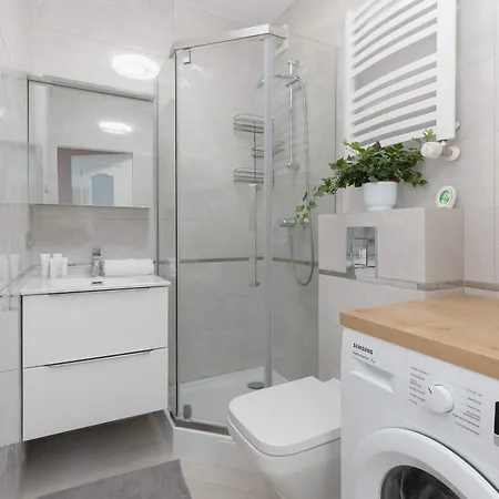Funkcjonalny Z Balkonem W Gdansku By Renters Appartement